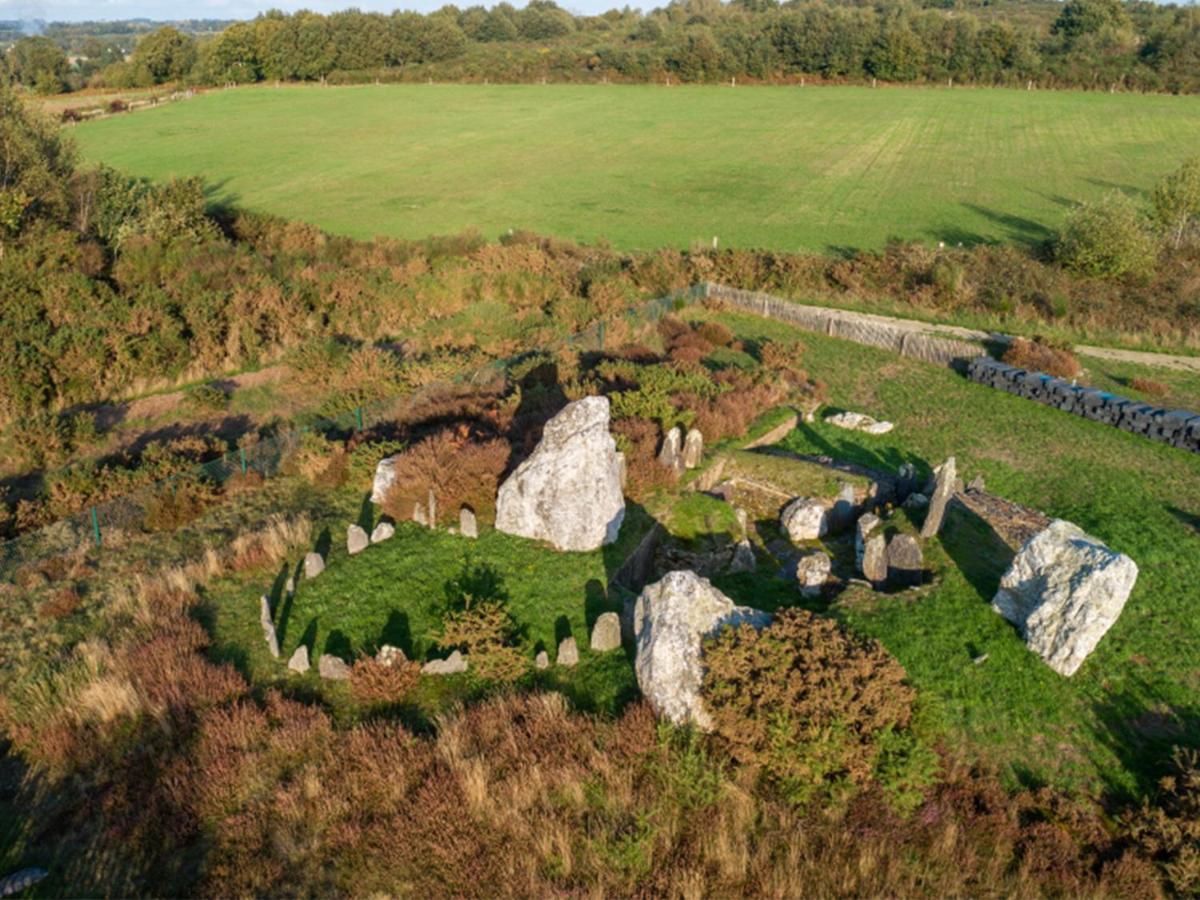 MOULIN Menhirs&zone naturelle protégée Saint-Just  Exterior foto